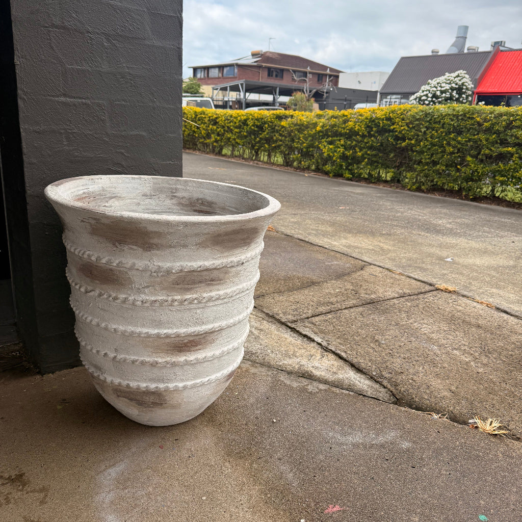 Dune Pot background by Ocean Luxe
