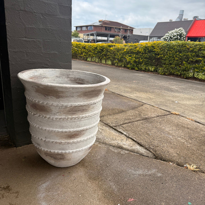 Dune Pot background by Ocean Luxe